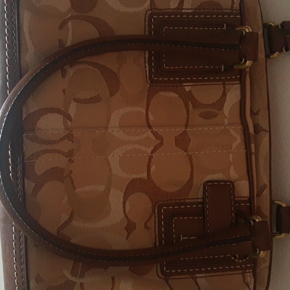 Coach Hamptons Signature Purse - Picture 8 of 12